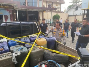 Warga Blitar Diciduk Polisi gegara Timbun 1.000 Liter Solar dan Pertalite
