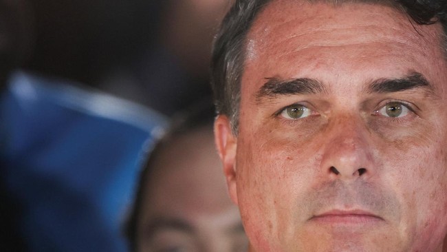 Kalah Pilpres, Flavio Bolsonaro Kabur ke AS dengan Restu Trump