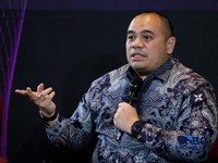 Chief Investment Officer (CIO) di Badan Pengelola Investasi Daya Anagata Nusantara (BPI Danantara), Pandu Patria Sjahrir saat menyampaikan pemaparan dalam Kearney 100 Years of Impact di The Ritz Carlton Pacific Place, Jakarta, Rabu (28/10/2026). (CNB