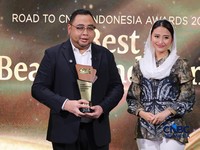 Chief Medical Ancillary & Services Officer Klinik Bamed Adhimukti T. Sampurna dalam acara The Future of Beauty: Driving Innovation, Safety, and Growth di Studio CNBC Indonesia, Jakarta, Rabu (28/10/2026). (CNBC Indonesia/Tri Susilo)
