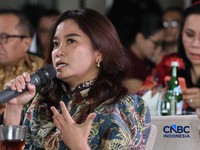 Direktur Eksekutif Asosiasi Pertambangan Batubara Indonesia, Gita Mahyarani saat menyampaikan pemaparan dalam Coffee Morning bertajuk 2 Tahun Prabowo : Hilirisasi Melaju, Industri Tambang Makin Kuat? di Jakarta, Rabu (28/10/2026). (CNBC Indonesia/Muh