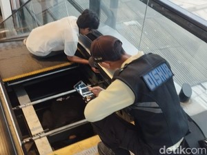 Eskalator Skybridge Stasiun Bojonggede yang Mati Suri Mulai Diperbaiki