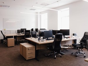 Ruko vs Gedung Kantor, Mana yang Lebih Cocok untuk Kebutuhan Bisnis?