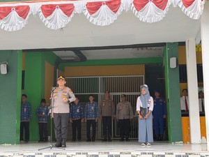 Kapolres Kepulauan Seribu Pimpin Upacara di SMAN 69 Jakarta, Ingatkan Bahaya Narkoba-Judol
