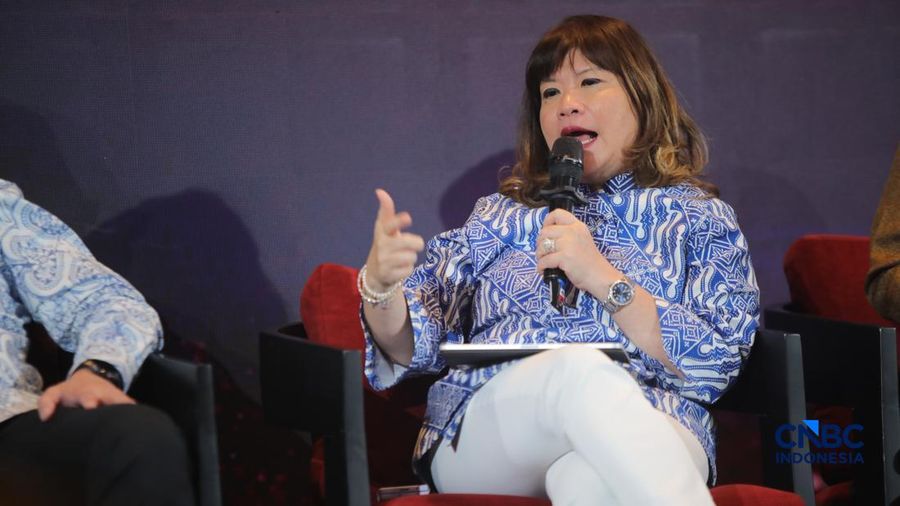 Ketua Umum Asosiasi Pengusaha Indonesia (Apindo), Shinta Widjaja Kamdani saat menyampaikan pemaparan dalam Kearney 100 Years of Impact di The Ritz Carlton Pacific Place, Jakarta, Rabu (28/10/2026). (CNBC Indonesia/Faisal Rahman)