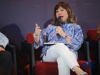 Ketua Umum Asosiasi Pengusaha Indonesia (Apindo), Shinta Widjaja Kamdani saat menyampaikan pemaparan dalam Kearney 100 Years of Impact di The Ritz Carlton Pacific Place, Jakarta, Rabu (28/10/2026). (CNBC Indonesia/Faisal Rahman)