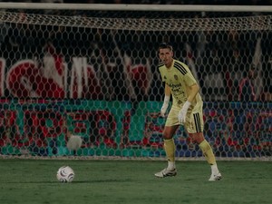 Mike Hauptmeijer Masuk Lima Besar Kiper dengan Save Terbanyak