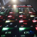 Layar menampilkan pergerakan Indeks Harga Saham Gabungan (IHSG) di Gedung Bursa Efek Indonesia (BEI), Jakarta, Rabu (28/10/2026). (CNBC Indonesia/Faisal Rahman)