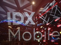 Layar menampilkan pergerakan Indeks Harga Saham Gabungan (IHSG) di Gedung Bursa Efek Indonesia (BEI), Jakarta, Rabu (28/10/2026). (CNBC Indonesia/Faisal Rahman)