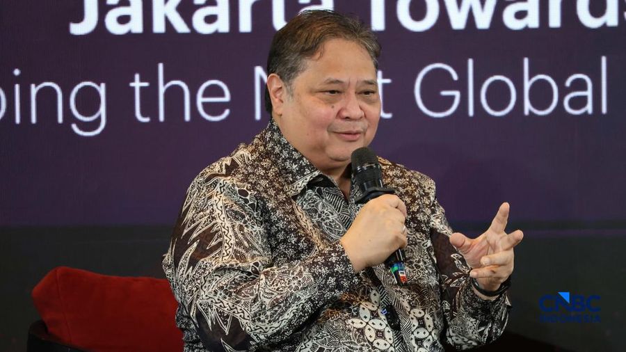 Menteri Koordinator Bidang Perekonomian, Airlangga Hartarto saat menyampaikan pemaparan dalam Kearney 100 Years of Impact di The Ritz Carlton Pacific Place, Jakarta, Rabu (28/10/2026). (CNBC Indonesia/Muhammad Sabki)