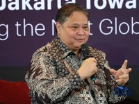 Menteri Koordinator Bidang Perekonomian, Airlangga Hartarto saat menyampaikan pemaparan dalam Kearney 100 Years of Impact di The Ritz Carlton Pacific Place, Jakarta, Rabu (28/10/2026). (CNBC Indonesia/Muhammad Sabki)