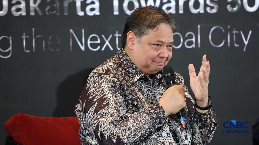 Menteri Koordinator Bidang Perekonomian, Airlangga Hartarto saat menyampaikan pemaparan dalam Kearney 100 Years of Impact di The Ritz Carlton Pacific Place, Jakarta, Rabu (28/10/2026). (CNBC Indonesia/Muhammad Sabki)