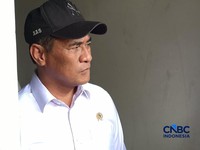 Menteri Pertanian sekaligus Kepala Badan Pangan Nasional (Bapanas) Amran Sulaiman saat menyidak jalan Kayu Manis 10, Jakarta Timur, Rabu (28/10/2026). (CNBC Indonesia/Martyasari Rizky)
