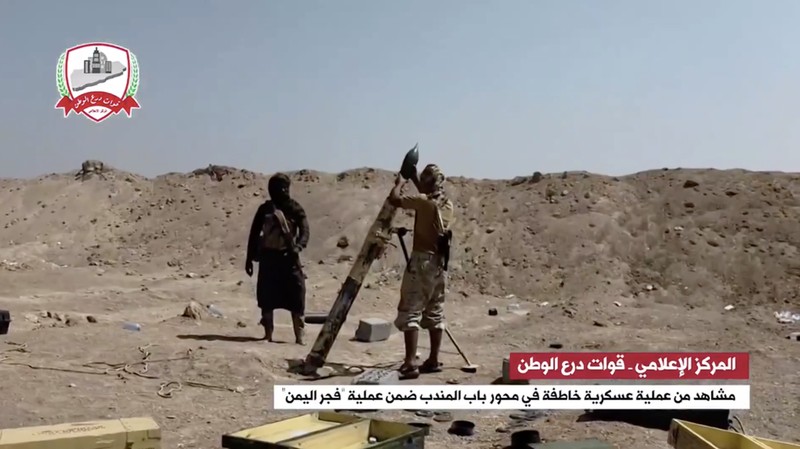 Pasukan Nation Shield Yaman merilis rekaman pada Selasa (27/10/2026) yang diklaim memperlihatkan pertempuran antara pasukan mereka dan kelompok Houthi di kawasan Bab el-Mandeb. (Tangkapan Layar Video Reuters/NATION SHIELD FORCES OF YEMEN)