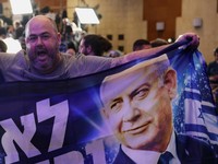 Pemilihan umum Israel yang digelar di tengah situasi perang berakhir tanpa pemenang yang jelas, berdasarkan hasil hitung cepat dari survei keluar tempat pemungutan suara atau exit poll pada Selasa (27/10/2026) waktu setempat. (via REUTERS/YONATAN SIN
