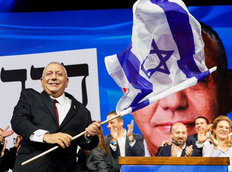 Pemilihan umum Israel yang digelar di tengah situasi perang berakhir tanpa pemenang yang jelas, berdasarkan hasil hitung cepat dari survei keluar tempat pemungutan suara atau exit poll pada Selasa (27/10/2026) waktu setempat. (REUTERS/Rami Shlush)