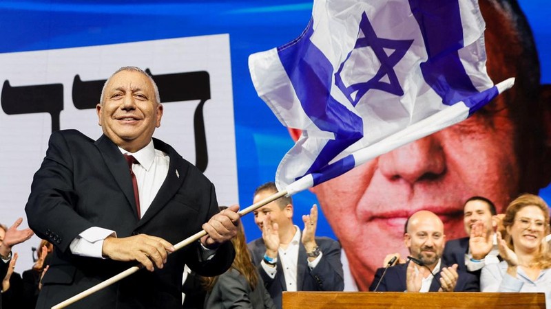 Pemilihan umum Israel yang digelar di tengah situasi perang berakhir tanpa pemenang yang jelas, berdasarkan hasil hitung cepat dari survei keluar tempat pemungutan suara atau exit poll pada Selasa (27/10/2026) waktu setempat. (REUTERS/Shir Torem)
