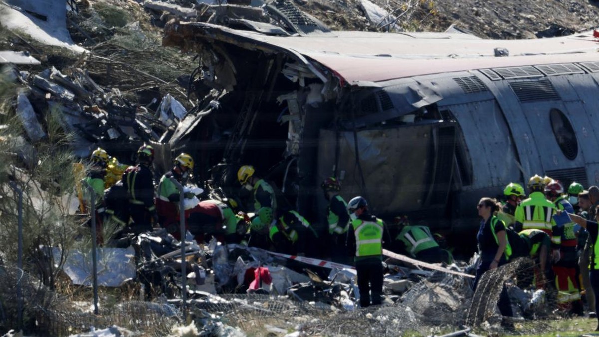 Penampakan Horor Tabrakan Dua Kereta Cepat, Puluhan Orang Tewas
