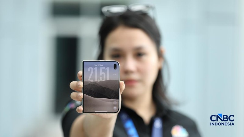 Profil smartphone iPhone Duo. (CNBC Indonesia/Tri Susilo)