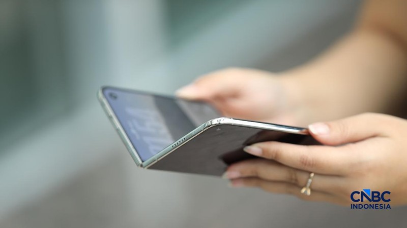 Profil smartphone iPhone Duo. (CNBC Indonesia/Tri Susilo)