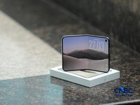 iPhone Duo resmi tersedia di Tanah Air mulai 30 Oktober 2026. HP ini menandai masuknya Apple ke segmen HP lipat. (CNBC Indonesia/Tri Susilo)