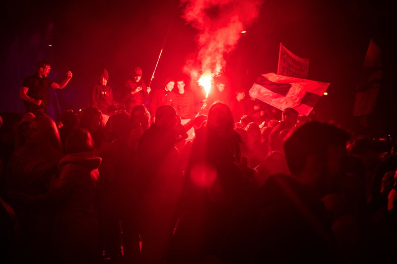 Ribuan orang merayakan kemenangan di Beograd, Serbia, usai Gerakan politik