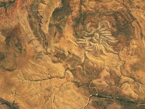NASA Displays Giant Spider-Like Crater in Australia