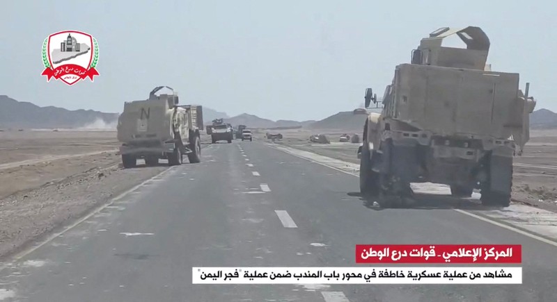 Pasukan Nation Shield Yaman merilis rekaman pada Selasa (27/10/2026) yang diklaim memperlihatkan pertempuran antara pasukan mereka dan kelompok Houthi di kawasan Bab el-Mandeb. (Tangkapan Layar Video Reuters/NATION SHIELD FORCES OF YEMEN)