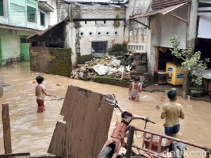 Banjir Melanda 4 Kecamatan di Medan, 617 Warga Mengungsi