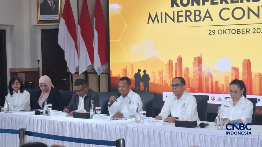 Dirjen Minerba Kementerian ESDM Tri Winarno membeberkan rencana acara Minerba Convex 2026, saat konferensi pers di Gedung Ditjen Ketenagalistrikan Kementerian ESDM, Jakarta, Kamis (29/10/2026). (CNBC Indonesia/Chandra Dwi Pranata)