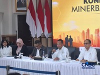Dirjen Minerba Kementerian ESDM Tri Winarno membeberkan rencana acara Minerba Convex 2026, saat konferensi pers di Gedung Ditjen Ketenagalistrikan Kementerian ESDM, Jakarta, Kamis (29/10/2026). (CNBC Indonesia/Chandra Dwi Pranata)
