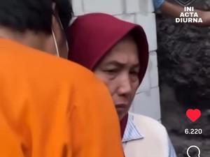 Ekspresi Ibu Dini Saling Bisik dengan Dwi Bagus Jadi Sorotan Warganet