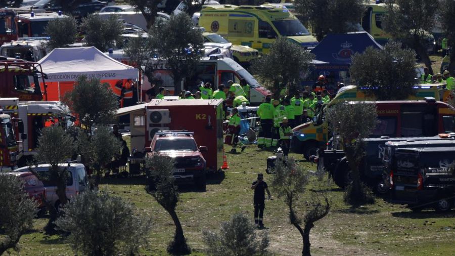 Kecelakaan kereta cepat di Spanyol menewaskan sedikitnya 68 orang dan melukai puluhan penumpang pada Rabu (28/10/2026) waktu setempat. (REUTERS/Susana Vera)