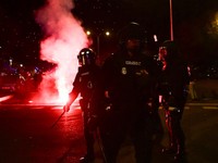 Kelompok sayap kanan dan polisi saling berhadapan di luar Kementerian Transportasi Spanyol dalam sebuah demonstrasi yang menuntut pengunduran diri pemerintah, menyusul kecelakaan kereta berkecepatan tinggi yang mengakibatkan sejumlah korban di Madrid
