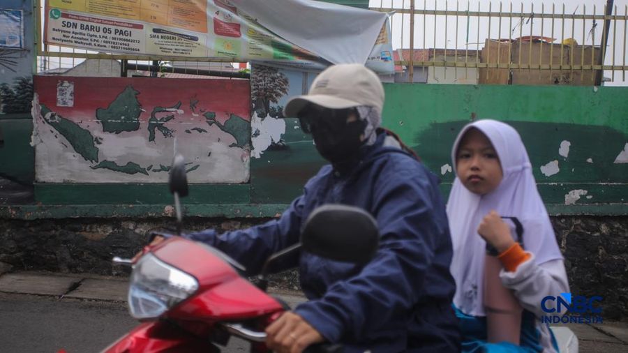 Kondisi bangunan Sekolah Dasar Negeri (SDN) Baru 05 yang telah dibongkar sejak 2023 di Pasar Rebo, Jakarta Timur, Kamis (29/10/2026). (CNBC Indonesia/Faisal Rahman)