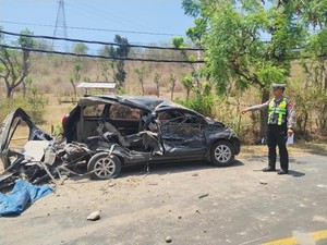 Truk Tabrak Daihatsu di Gerokgak Buleleng, Turis Asing Patah Tulang