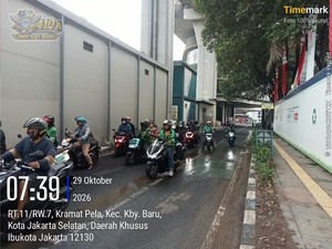 Lalin Arah Bulungan Dialihkan Imbas Truk Gangguan Dekat Halte CSW