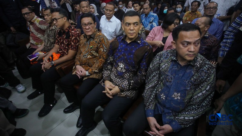 Mantan Wakil Menteri Imigrasi dan Pemasyarakatan (Imipas), Silmy Karim saat menjalani sidang pembacaan surat dakwaan terkait kasus dugaan pemerasan pengurusan izin tinggal Warga Negara Asing (WNA) di Pengadilan Tipikor, Jakarta, Kamis (28/10/2026). (CNBC Indonesia/Faisal Rahman)