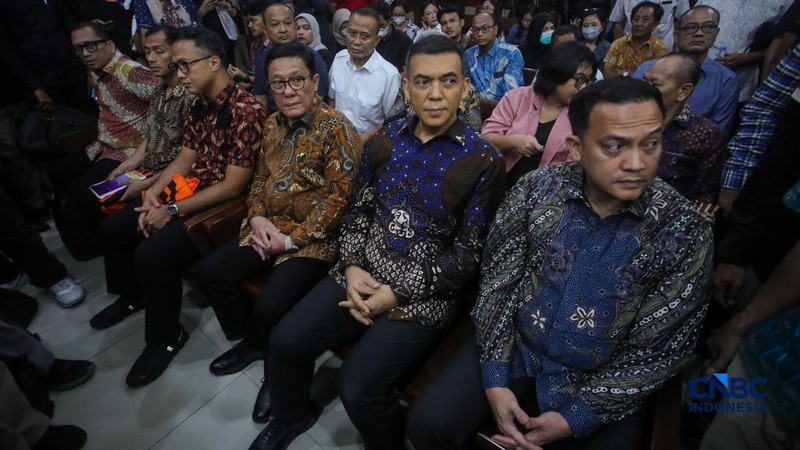 Mantan Wakil Menteri Imigrasi dan Pemasyarakatan (Imipas), Silmy Karim saat menjalani sidang pembacaan surat dakwaan terkait kasus dugaan pemerasan pengurusan izin tinggal Warga Negara Asing (WNA) di Pengadilan Tipikor, Jakarta, Kamis (28/10/2026).(C