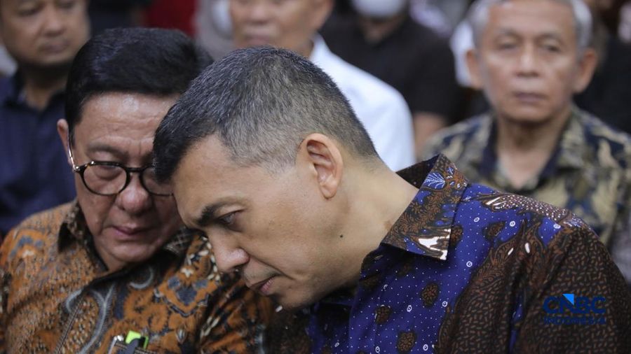 Mantan Wakil Menteri Imigrasi dan Pemasyarakatan (Imipas), Silmy Karim saat menjalani sidang pembacaan surat dakwaan terkait kasus dugaan pemerasan pengurusan izin tinggal Warga Negara Asing (WNA) di Pengadilan Tipikor, Jakarta, Kamis (28/10/2026).