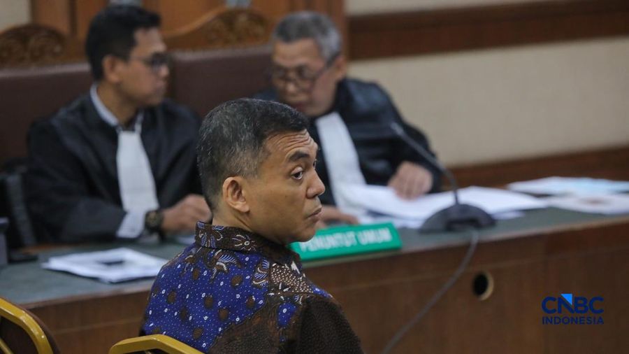 Mantan Wakil Menteri Imigrasi dan Pemasyarakatan (Imipas), Silmy Karim saat menjalani sidang pembacaan surat dakwaan terkait kasus dugaan pemerasan pengurusan izin tinggal Warga Negara Asing (WNA) di Pengadilan Tipikor, Jakarta, Kamis (28/10/2026).(C