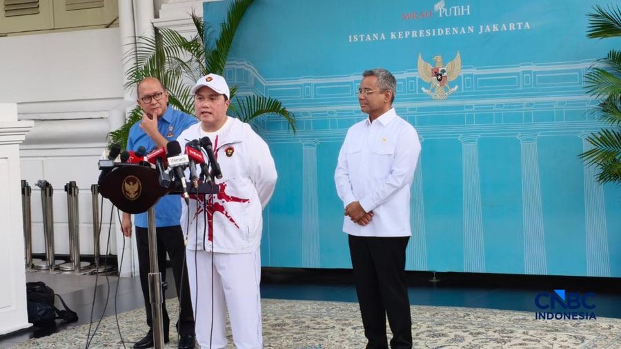 Menpora Erick Thohir saat memberikan keterangan pers di Istana Negara, Jakarta, Kamis (29/10/2026). (Emir Yanwardhana/CNBC Indonesia)