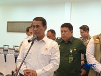Menteri Pertanian sekaligus Kepala Bapanas Amran Sulaiman saat konferensi pers di kediaman pribadinya, Jakarta, Kamis (29/10/2026). (CNBC Indonesia/Martyasari Rizky)