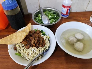 5 Mie Ayam Favoritnya Artis, dari Bebi Romeo hingga Kris Dayanti
