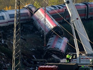 Video Korban Tewas Kecelakaan Kereta Spanyol Capai 69 Orang, Evakuasi Berlanjut