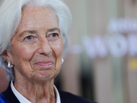 Presiden Bank Sentral Eropa Christine Lagarde tampak sedang menyampaikan pidato mengenai masa depan digital mata uang euro dalam Pertemuan Tahunan IMF/Bank Dunia 2026 di Queen Sirikit National Convention Center (QSNCC) di Bangkok, Thailand, pada 14 O