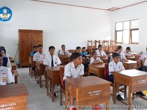 2 Tahun Prabowo-Gibran Revitalisasi Sekolah dari Aceh hingga Papua