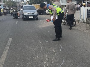 Pemotor Emak-emak Tewas Tabrak Truk di Sidrap