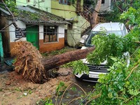 Siklon tropis Arnab menghantam kawasan pesisir tenggara India, tepatnya di wilayah Yanam, Puducherry, pada Rabu (28/10/2026). (REUTERS/Stringer)