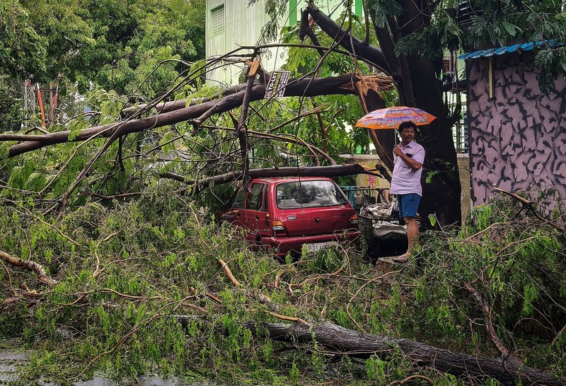 Siklon tropis Arnab menghantam kawasan pesisir tenggara India, tepatnya di wilayah Yanam, Puducherry, pada Rabu (28/10/2026). (REUTERS/Stringer)